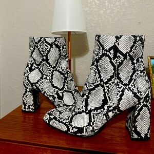 Steve Madden snakeskin squaretoe booties
